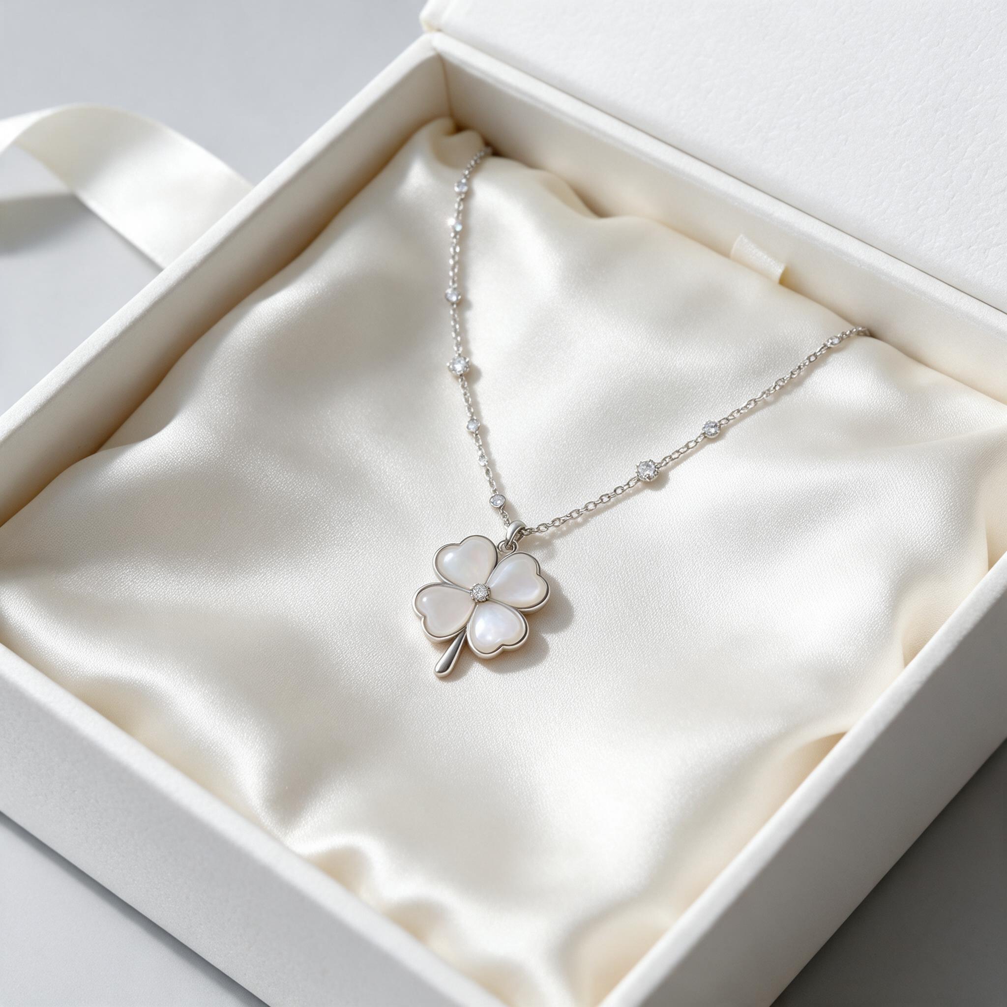 GLAMOR✨สร้อยคอมู Charming Clover สร้อยคอสวยๆ สร้อยคอเงิน สร้ - กล่องของขวัญ